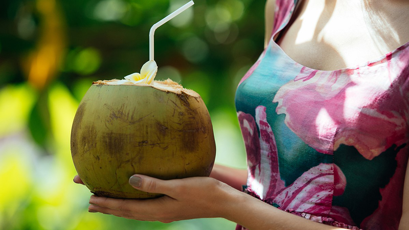 Những người không nên uống nước dừa thường xuyên là ai?